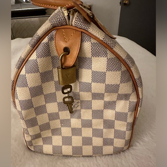 Louis Vuitton Authentic Damier Azur Speedy 30 Bag. - Picture 5 of 9